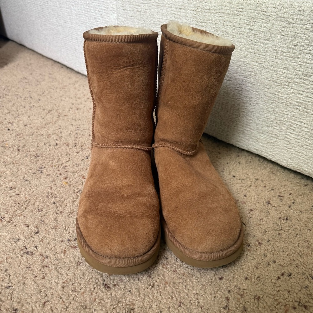 UGG Chestnut Classic Short Boots